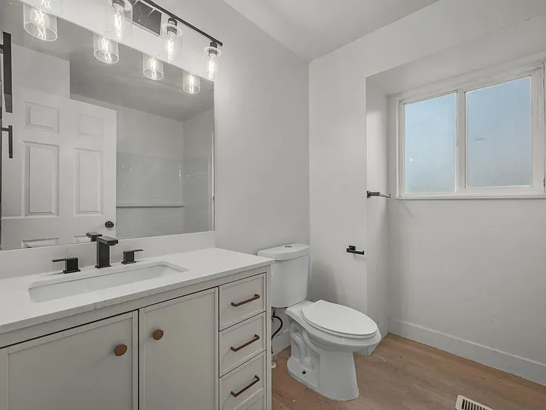 509 S Mansfield Ave — Photo 9