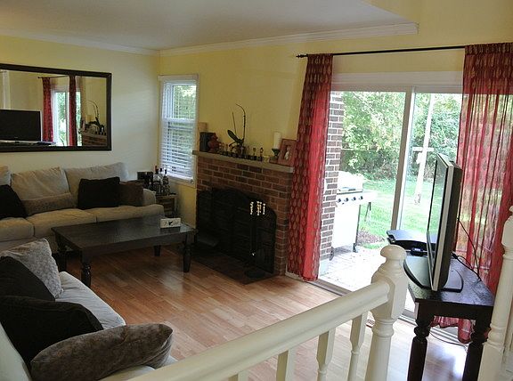 4th image of 2752 College Hill Cir #293