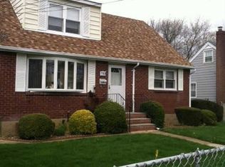 702 9th St, West Babylon, NY 11704