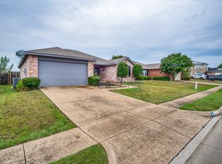 1509 Queen Annes Dr, Burleson, TX 76028