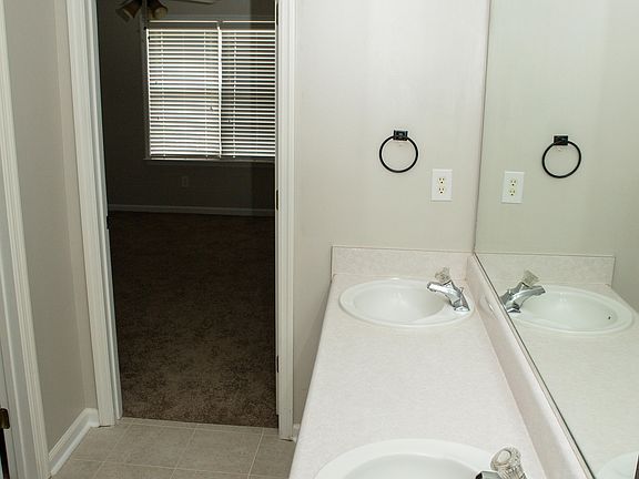 4th image of 4010 Oellerich St