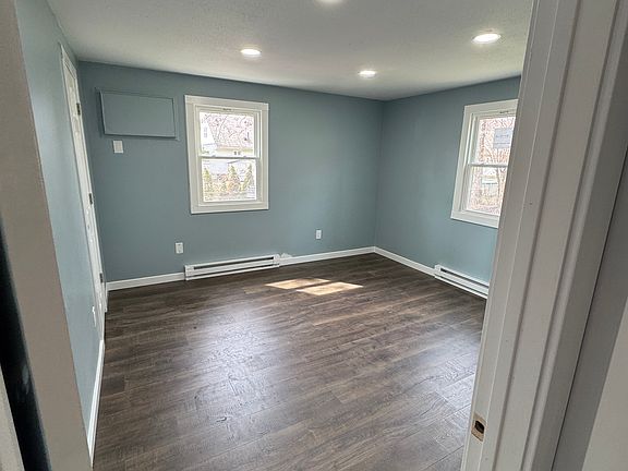 Master Bedroom - 12x13 Bedroom