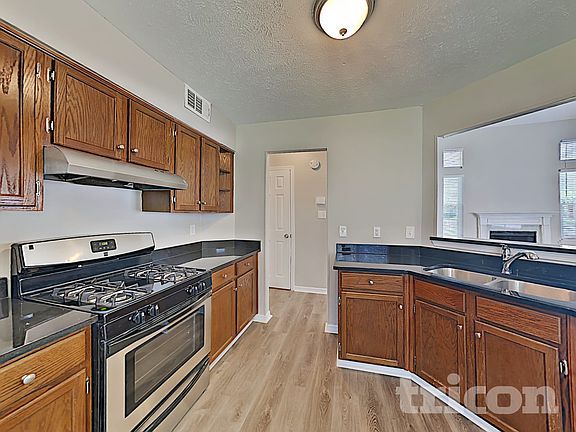 5th image of 304 Park Glen Dr