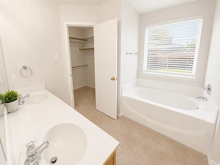 203 Kenosha Ln — Photo 6