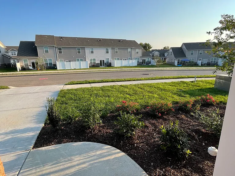 558 Trinity Way — Photo 3