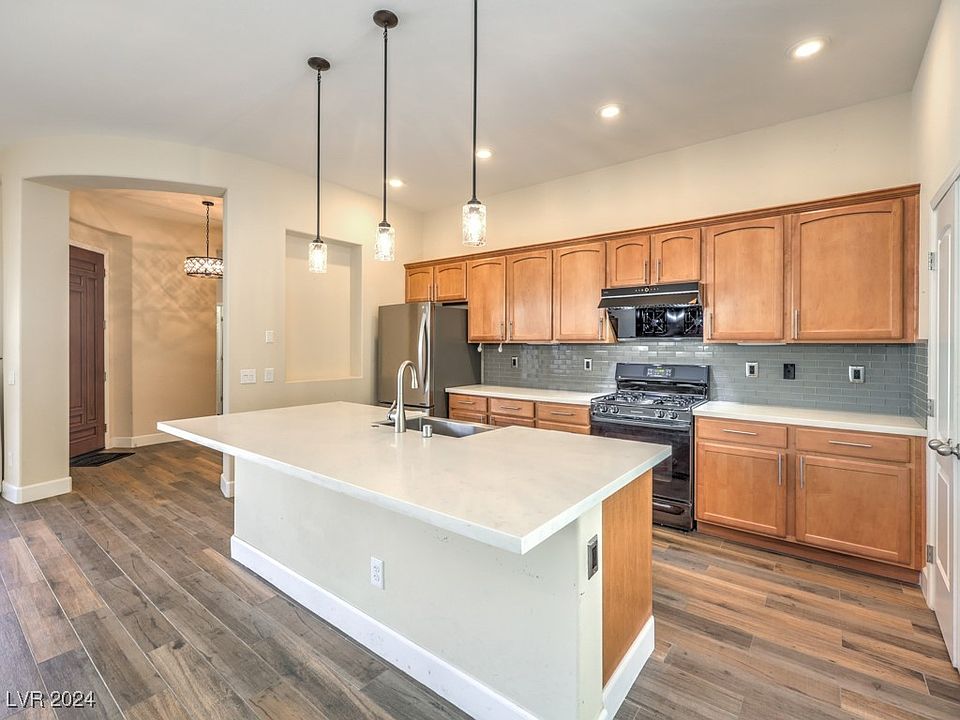 1st image of 35 Gladewater Dr