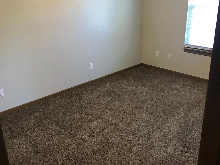 208 Truman St — Photo 4