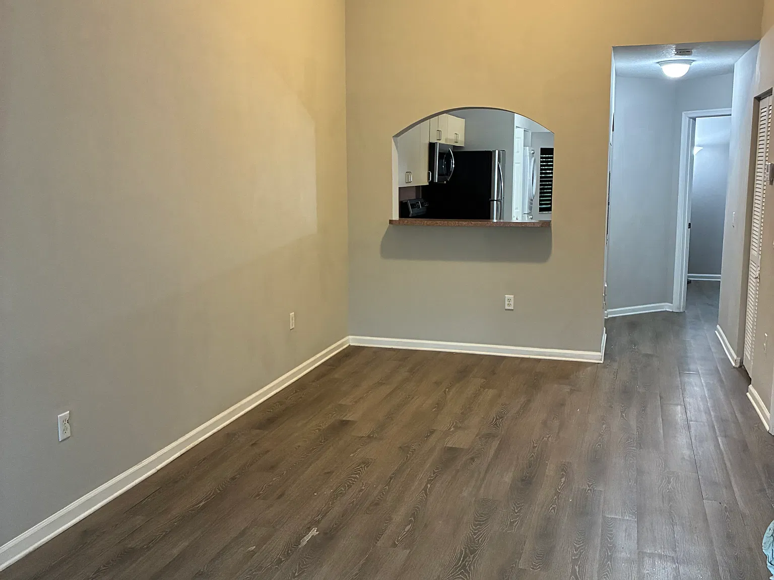 2 bed, 883 sqft, $2,000 — Photo 2