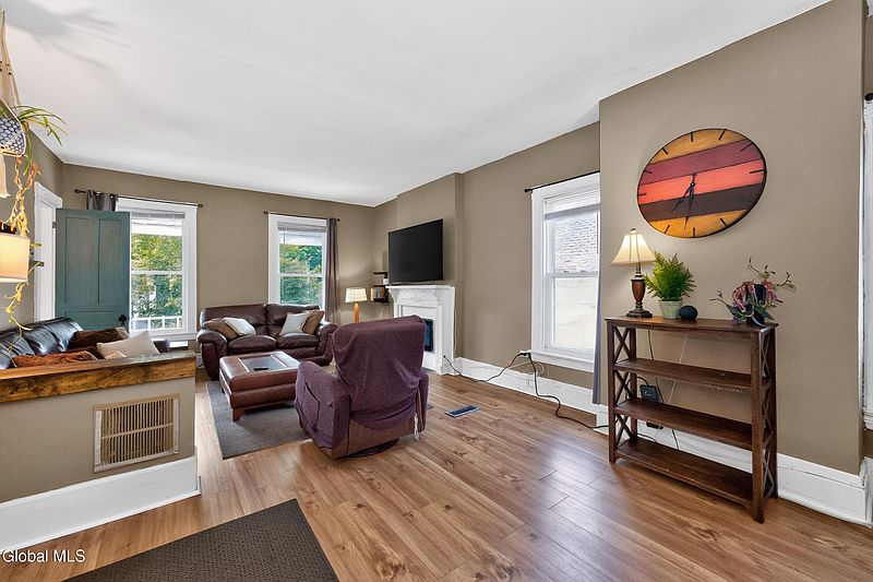 5th image of 5 Lansing Avenue