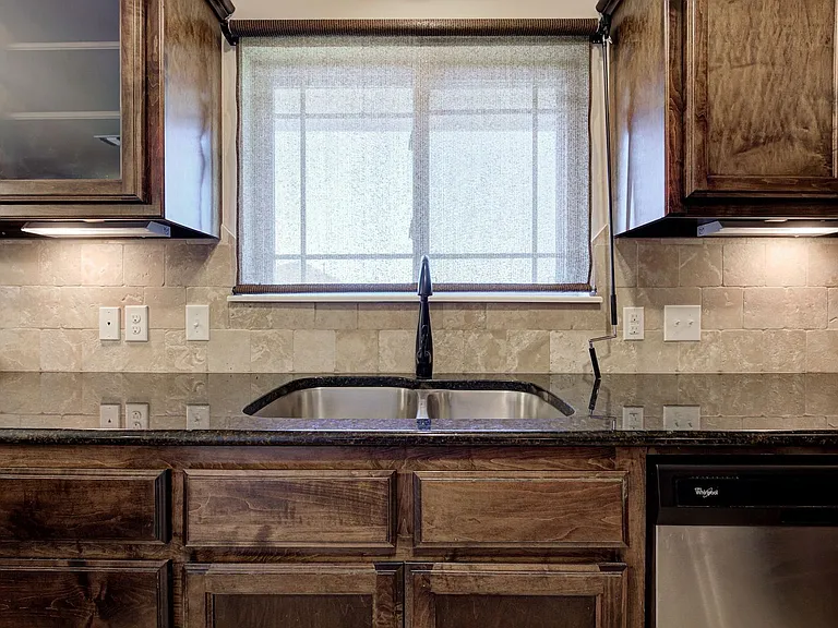 915 Lazywood Dr — Photo 17
