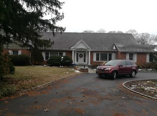 1116 Cove Edge Rd, Syosset, NY 11791