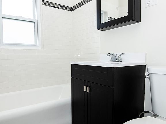 5th image of 3819 1/2 N Greenview Ave APT 1E