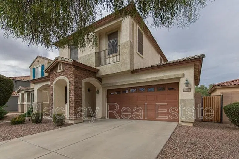 3 bed, 3.0 bath, 1828 sqft, $2,200 — Photo 3