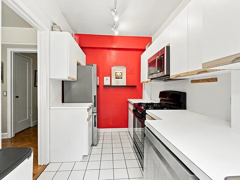 120 Cabrini Blvd #12 — Photo 6