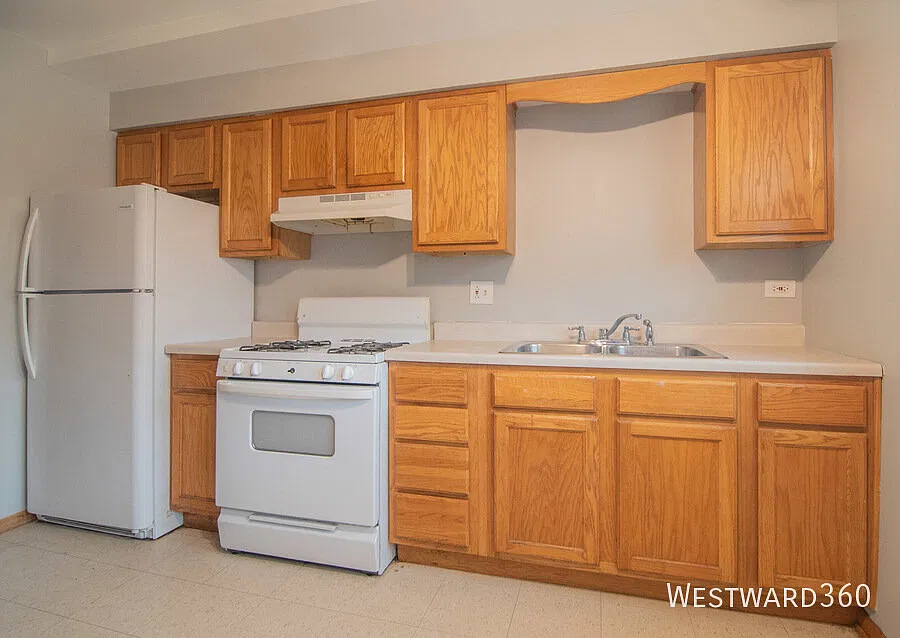 5607 W Irving Park / 1 bed - 1 bath / Available ASAP — Photo 3