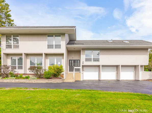 16 Horseshoe Ln, Lemont, IL 60439