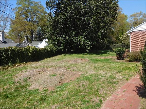 5th image of 2825 Windsor Rd