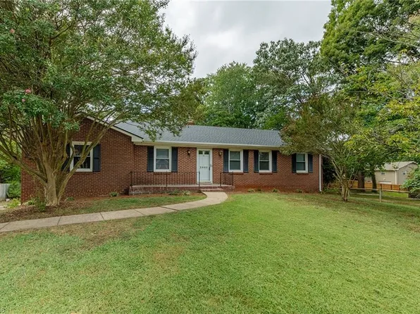 2608 Amesbury Rd, Winston Salem, NC 27103