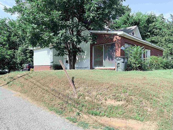 3rd image of 217 Graves Ave