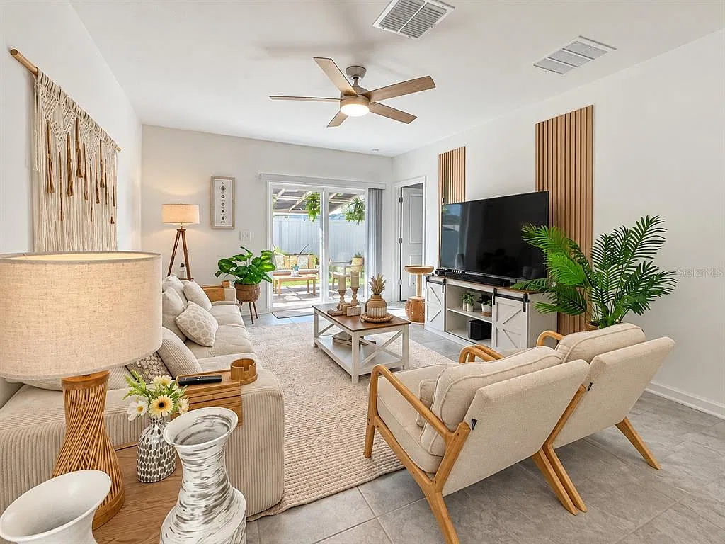 3 bed, 2.0 bath, 1440 sqft, $2,000 — Photo 4