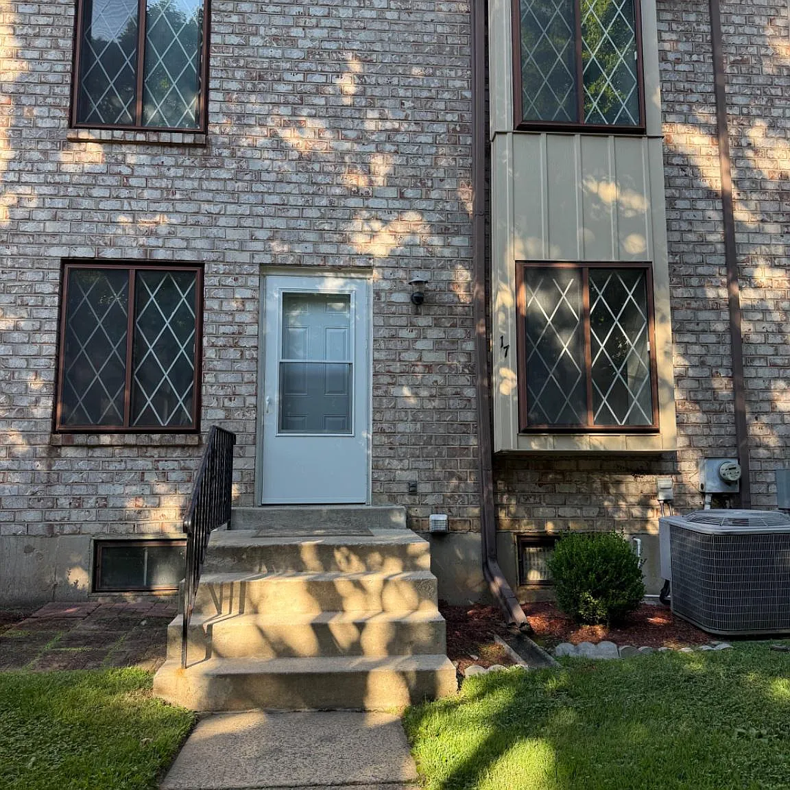 2 bed, 1.5 bath, 968 sqft, $2,200 — Photo 1