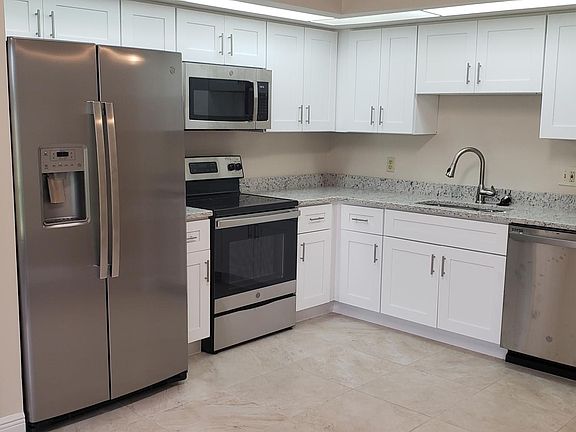 3rd image of 3122 Fairwood Ct