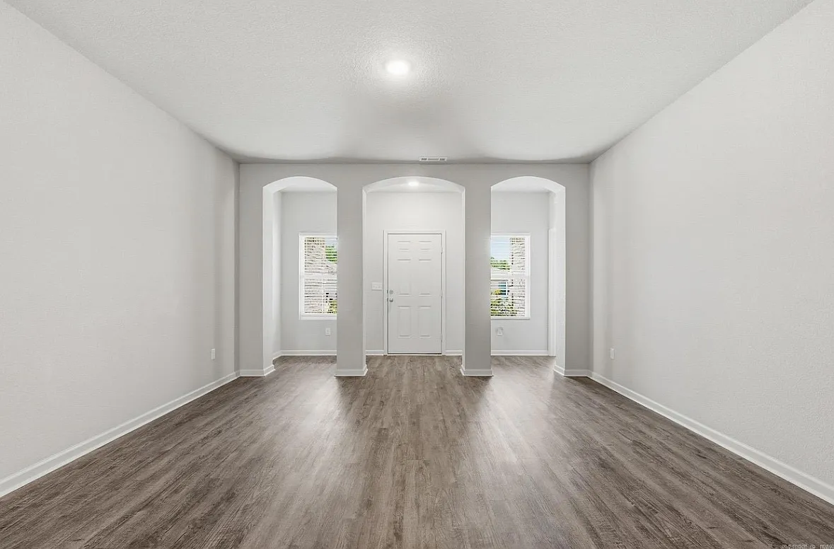 4 bed, 1685 sqft, $2,100 — Photo 3
