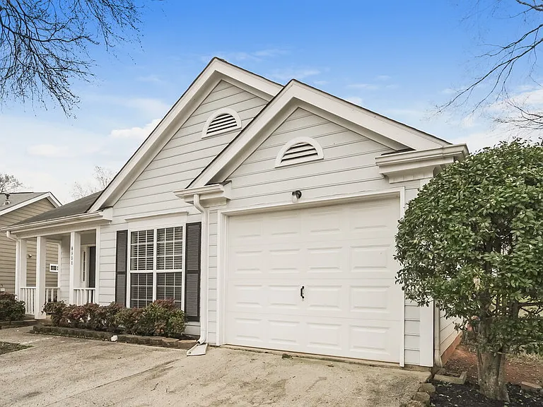 8908 Chesham Dr — Photo 3