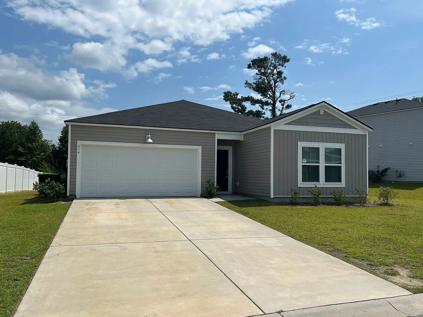 Field View 4BD/ 2BA — Photo 1