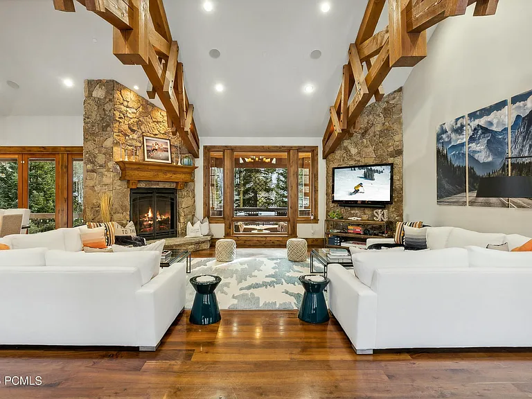 2520 Bear Hollow Dr — Photo 6
