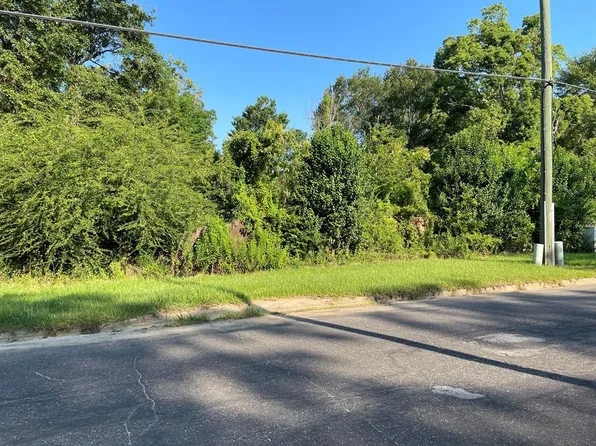 1119 Short Broad St, Thomasville, GA 31792