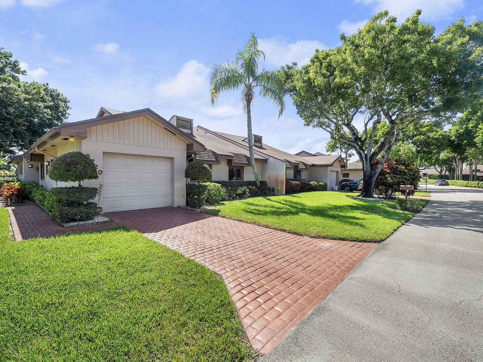 6720 Versailles Court