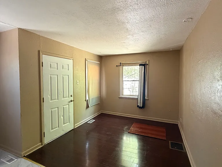 1635 Verbena St — Photo 3
