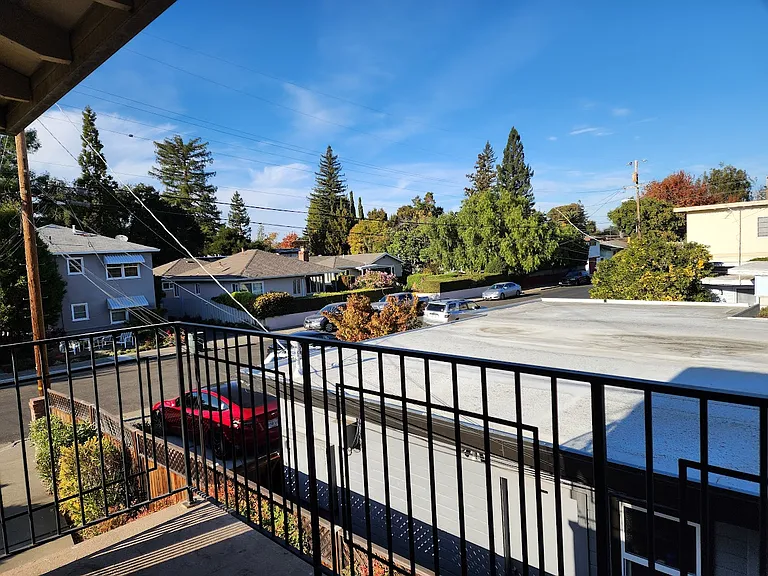 959 Alice Ln #B — Photo 2