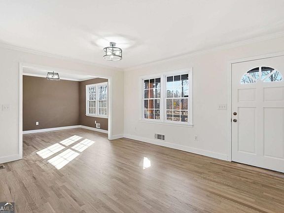 4th image of 2810 Shaw Rd