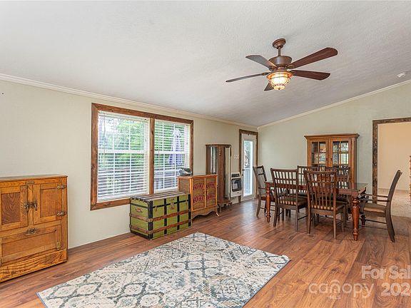 5th image of 18 Smith Dr