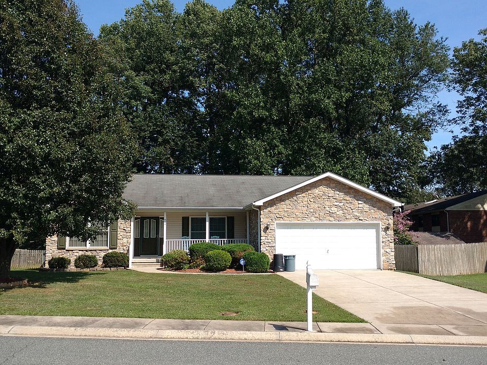 1st image of 907 Woodhaven Ct
