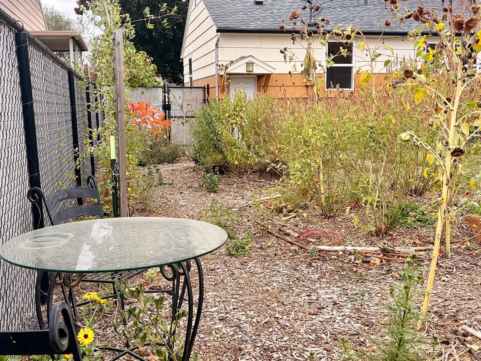 2 bed, 1500 sqft, $2,400 — Photo 2