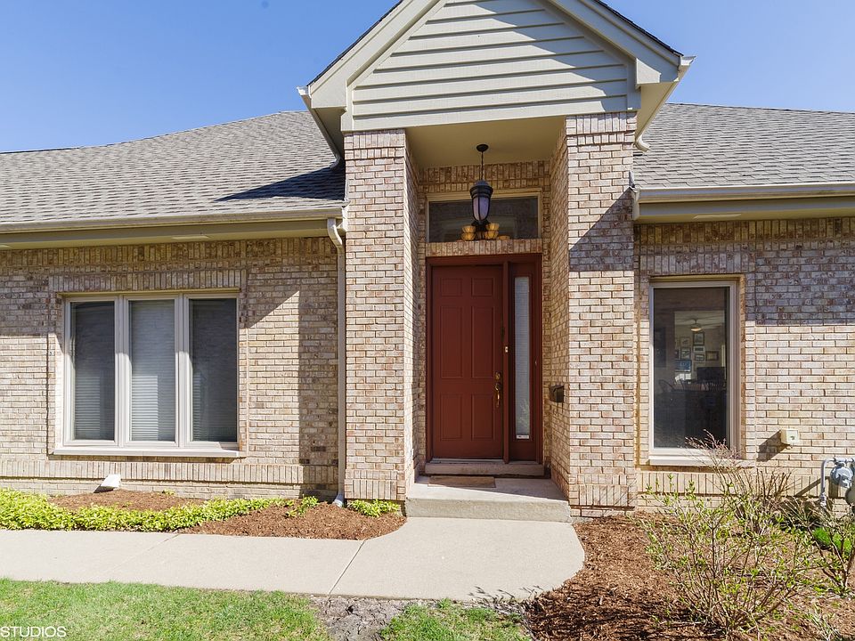 1st image of 9243 Nagle Ave
