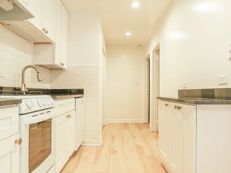 1808 N Clark St #G — Photo 6