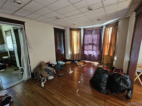 5th image of 900 North St