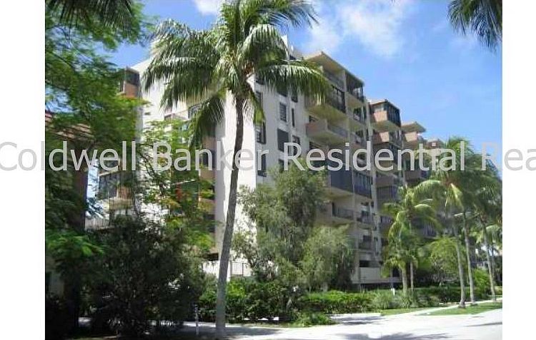 1st image of 575 Crandon Blvd APT 303