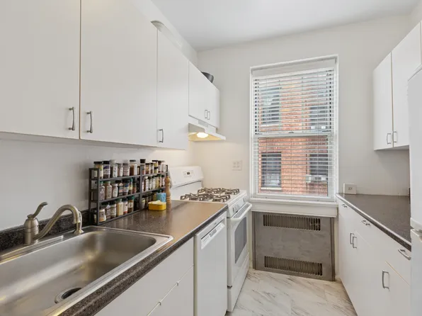 720 Fort Washington Avenue image 5 of 16