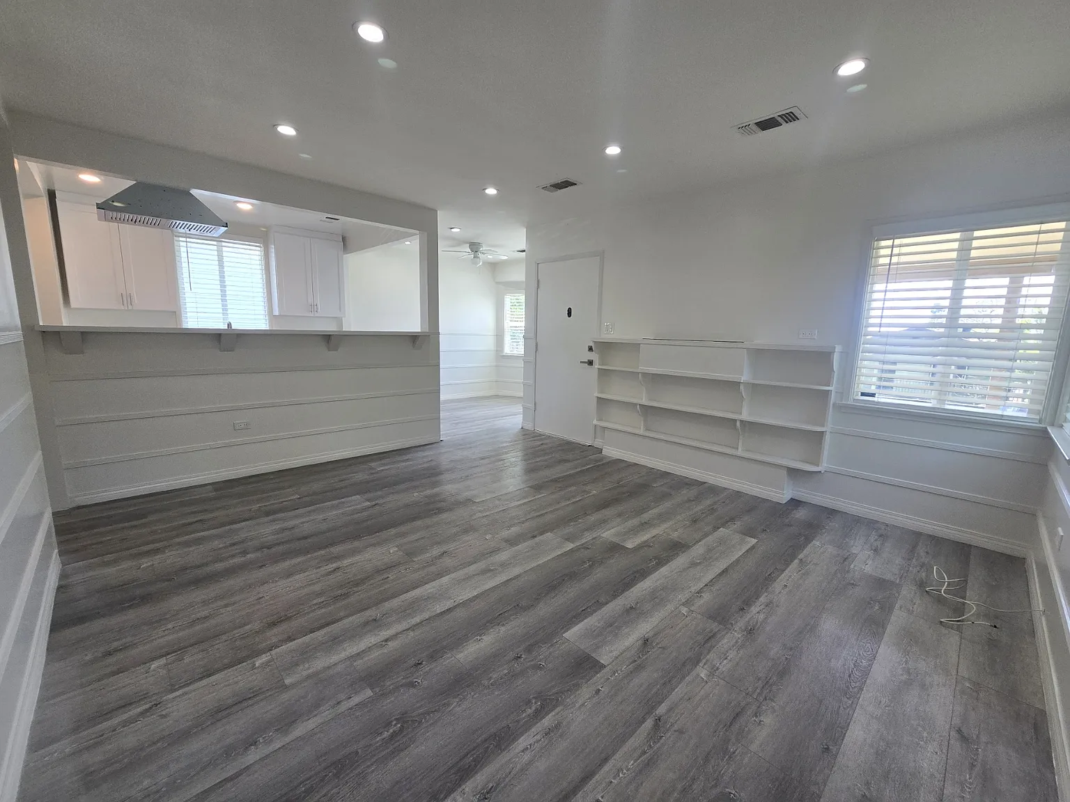 2 bed, 940 sqft, $2,700 — Photo 4