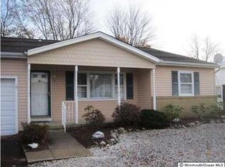 3 Norfolk Dr, Toms River, NJ 08757