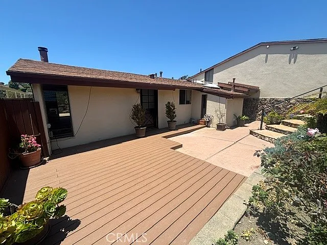 998 Oriole Dr — Photo 4