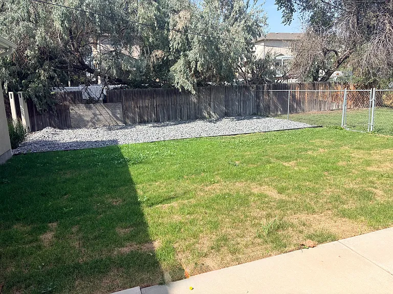 433 E Serenity Oak Ln #B — Photo 3