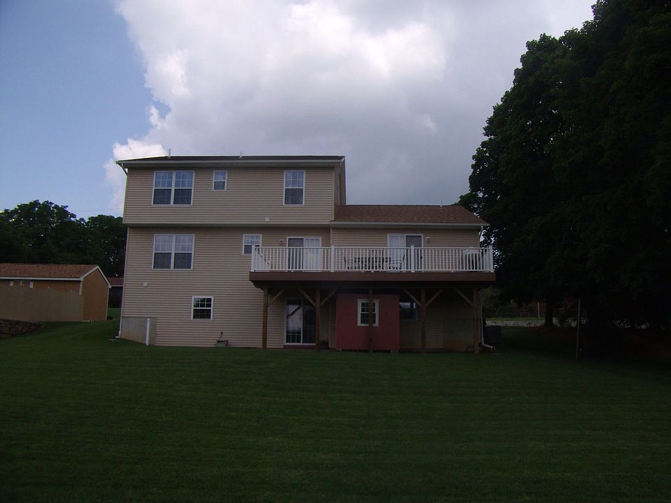 2nd image of 1086 Grand St