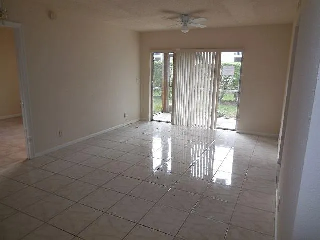 3 bed, 2.0 bath, 1100 sqft, $2,300 — Photo 3