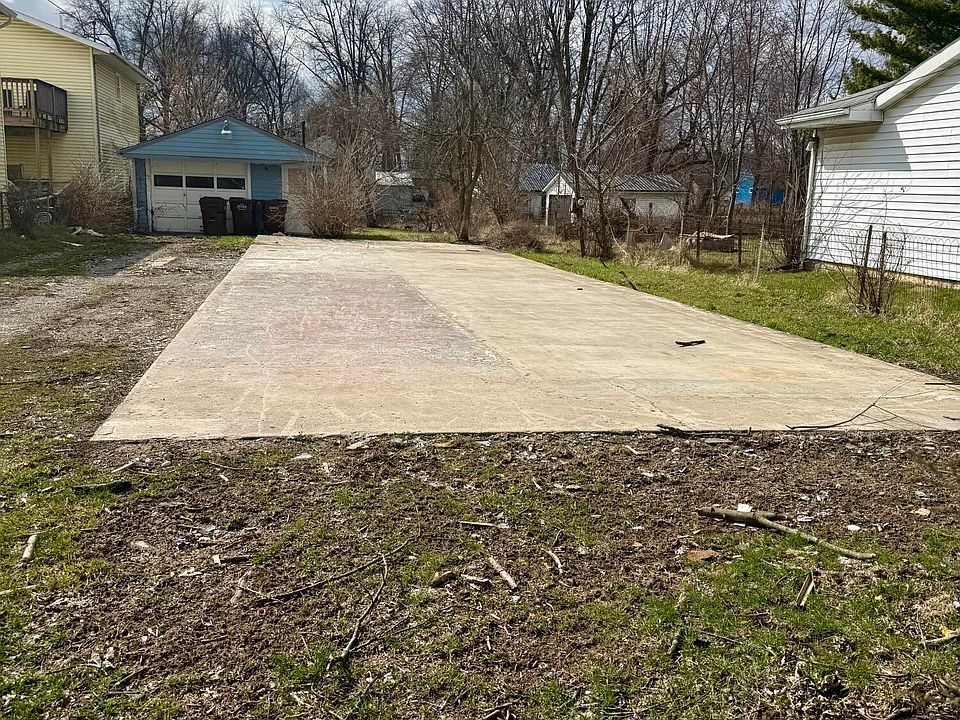 1st image of 250 S Leonard Ave